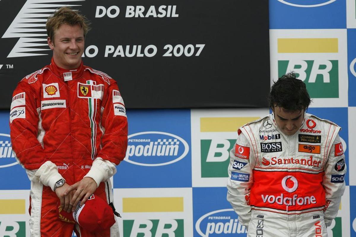 Alonso con Raikkonen en el podio del GP de Brasil de 2007