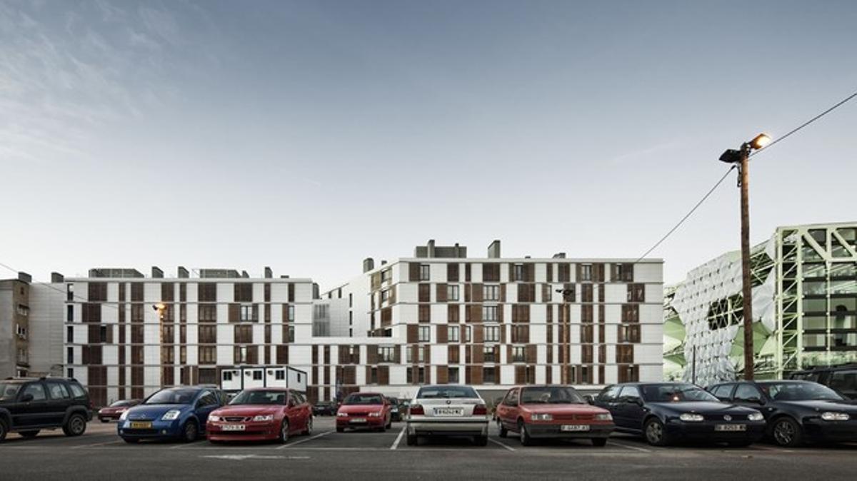 La promoció de 95 vivendes a Roc Boronat, districte de Sant Martí, ha aconseguit el Gran Premi a la Promoció Immobiliària més Sostenible 2012. La promoció de 95 vivendes a Roc Boronat, districte de Sant Martí, ha aconseguit el Gran Premi a la Promoció Immobiliària més Sostenible 2012.