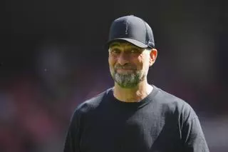 ¡Surrealista! Jürgen Klopp se puso a cantar el nombre de su sustituto en su despedida