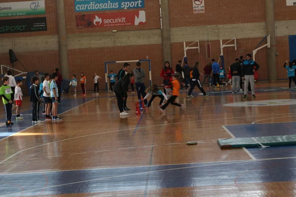 Jugando al atletismo en Alcantarilla