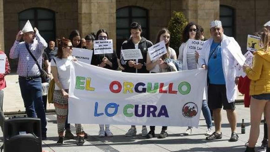 Participantes en la jornada reivindicativa, ayer, en El Parche.