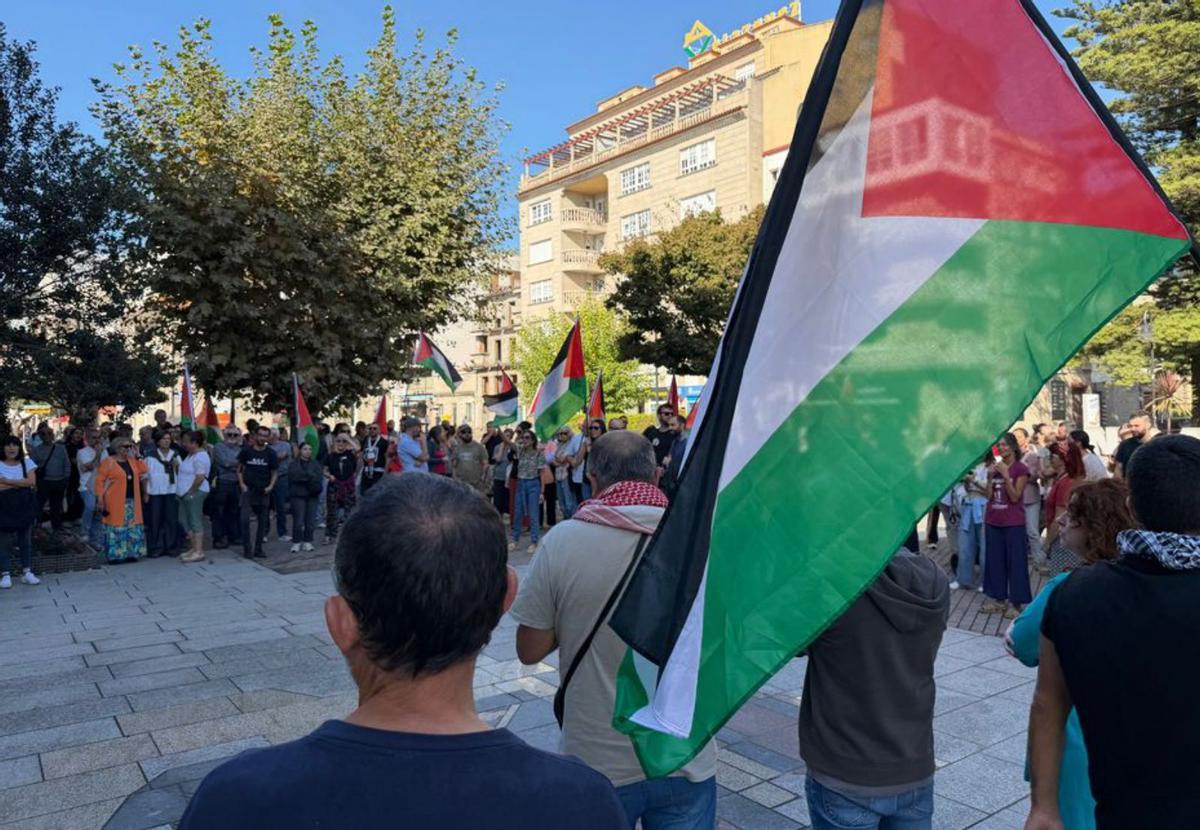 Unas 300 personas participaron en la manifestación que recorrió el centro de la villa. | Pedro Mina