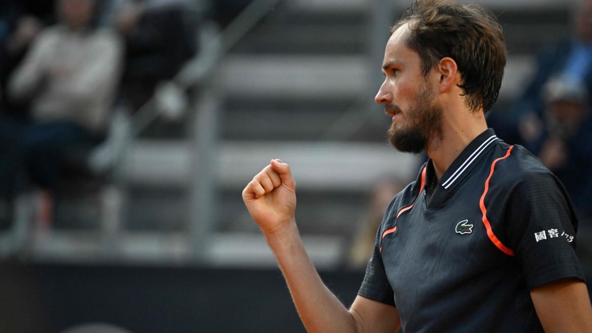 Medvedev celebra un punto