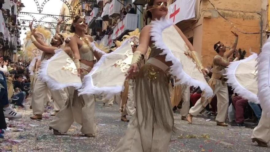 Las huestes de la media luna siembran de exotismo las calles de Alcoy