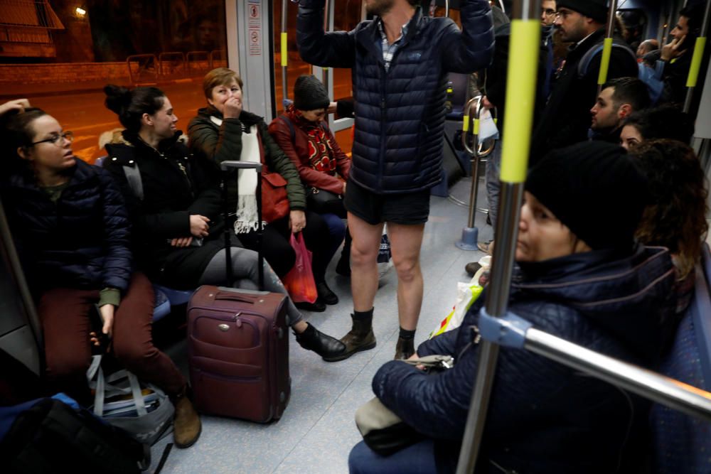 Escenes del dia sense pantalons al metro 2018.