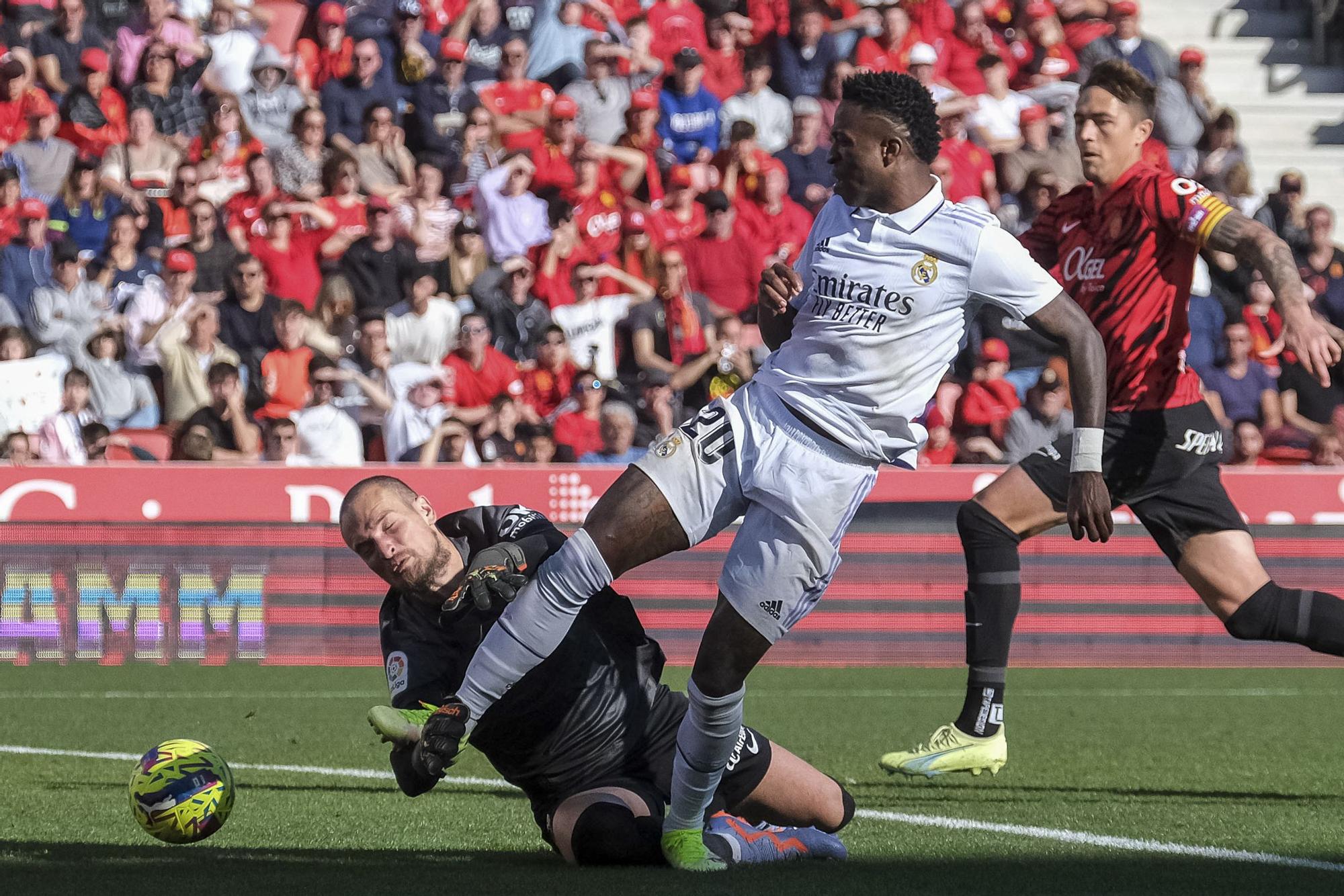 La acción del penalti de Rajkovic sobre Vinicius.