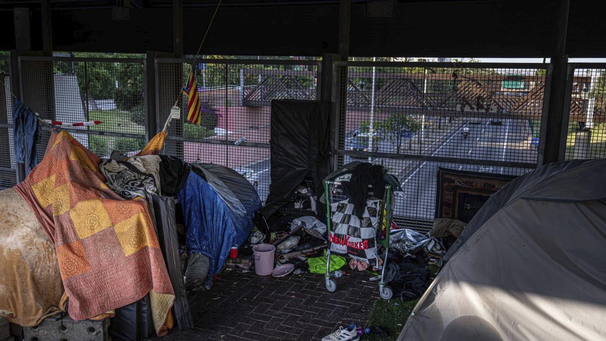 30 persones sense llar desallotjades al costat de la Ronda Litoral