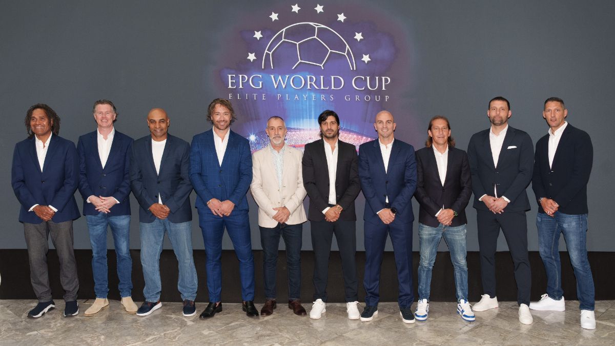 Michel Salgado (España), Steve McManaman (Inglaterra), Esteban Cambiasso (Argentina), Marco Materazzi (Italia), Émerson (Brasil), Diego Lugano (Uruguay), Kevin Kuranyi (Alemania) y Christian Karembeu (Francia) serán los capitanes de la EPG Wolrd Cup