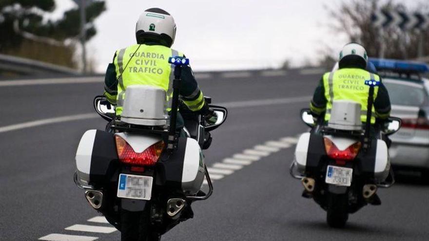 Un ciclista herido en un choque con un coche en la carretera que une Baena con Doña Mencía