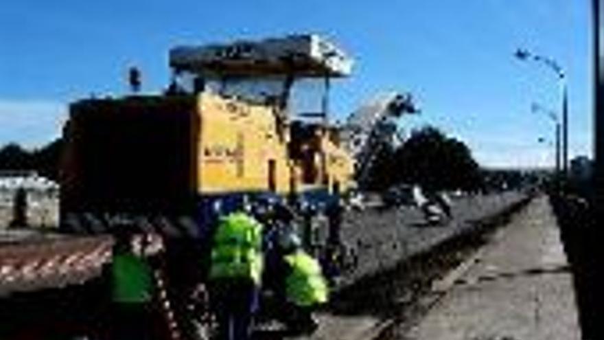 Comienzan las obras de asfaltado en el puente de la Universidad