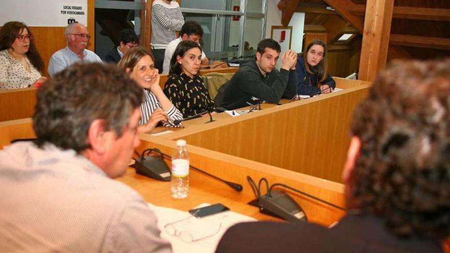 Imagen del pleno de A Estrada celebrado en la noche de ayer. // Bernabé/Cris M.V.