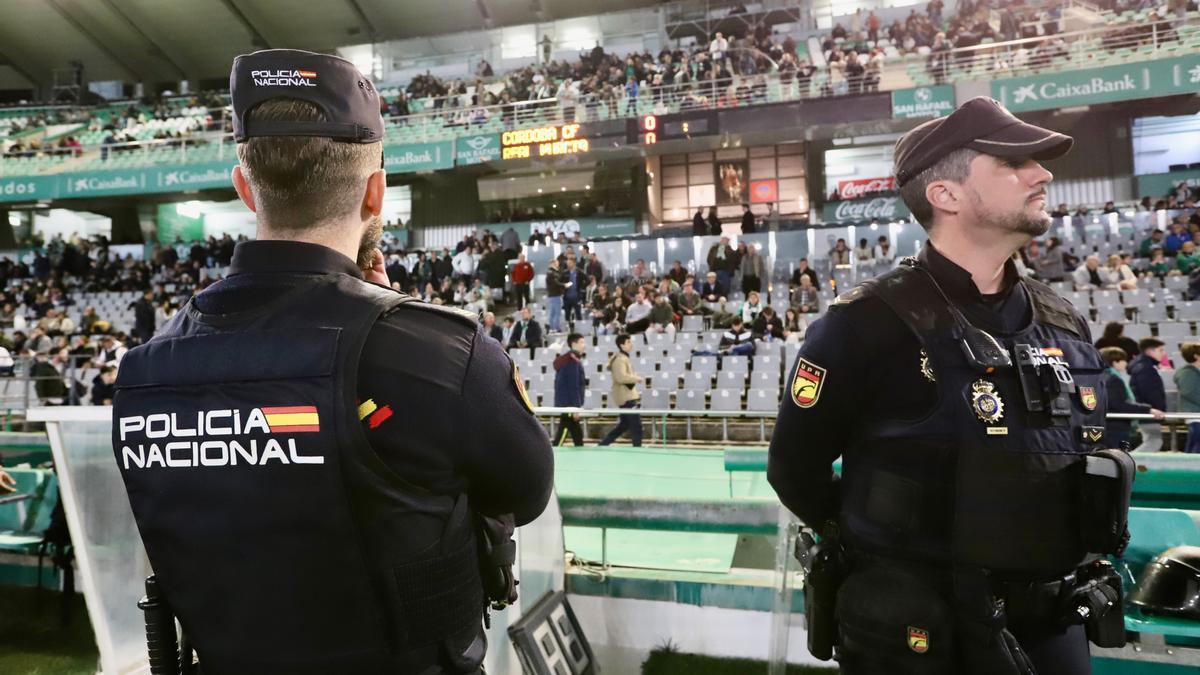 Agentes de la Policía Nacional en El Arcángel.