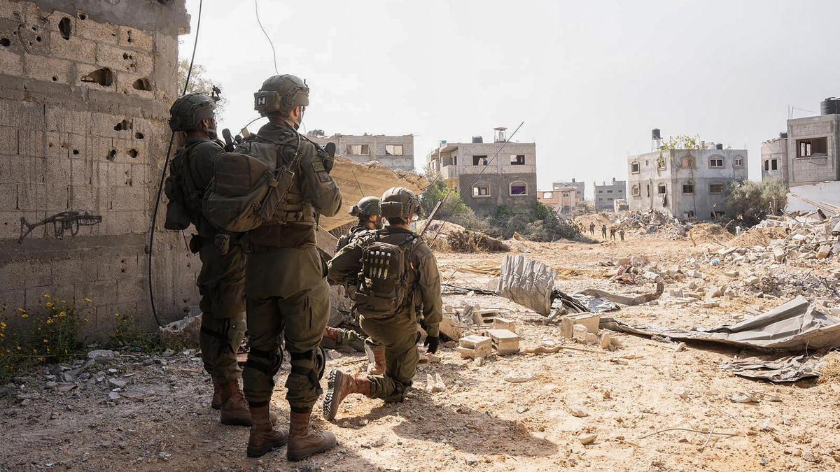 Imagen difundida por el Ejército israelí este jueves de soldados en una operación en la Franja de Gaza.