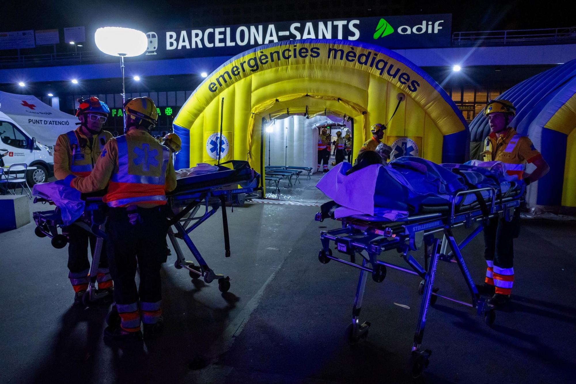 EN FOTOS | Un gran simulacre a Sants posa a prova la resposta a un atemptat terrorista