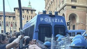 Disturbis a Bolonya per la mort d’un immigrant en mans de la policia