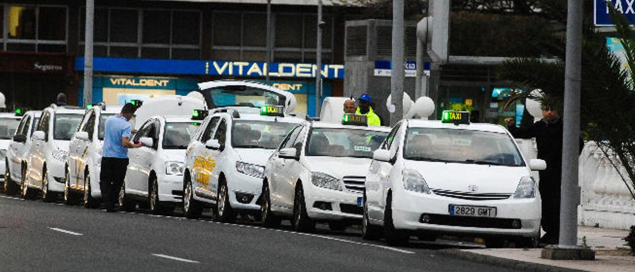 El sector del taxi afrontará ahora la tarifa única en todo el municipio