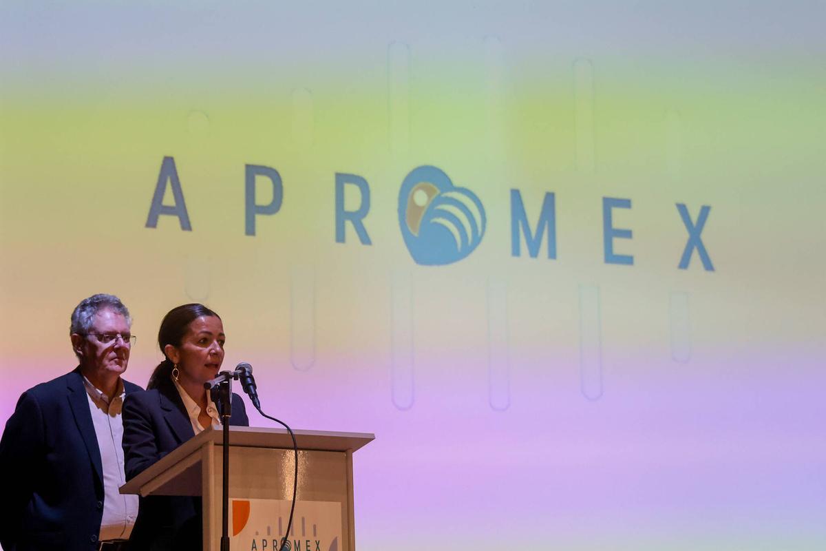 La conselleira y el director del CIMA en la presentación del proyecto Apromex.