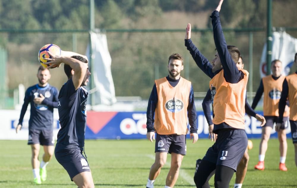 Penúltima sesión de entrenamiento en Abegondo antes de recibir al Alavés en Riazor con acciones a balón parado, calentamiento, rondos...