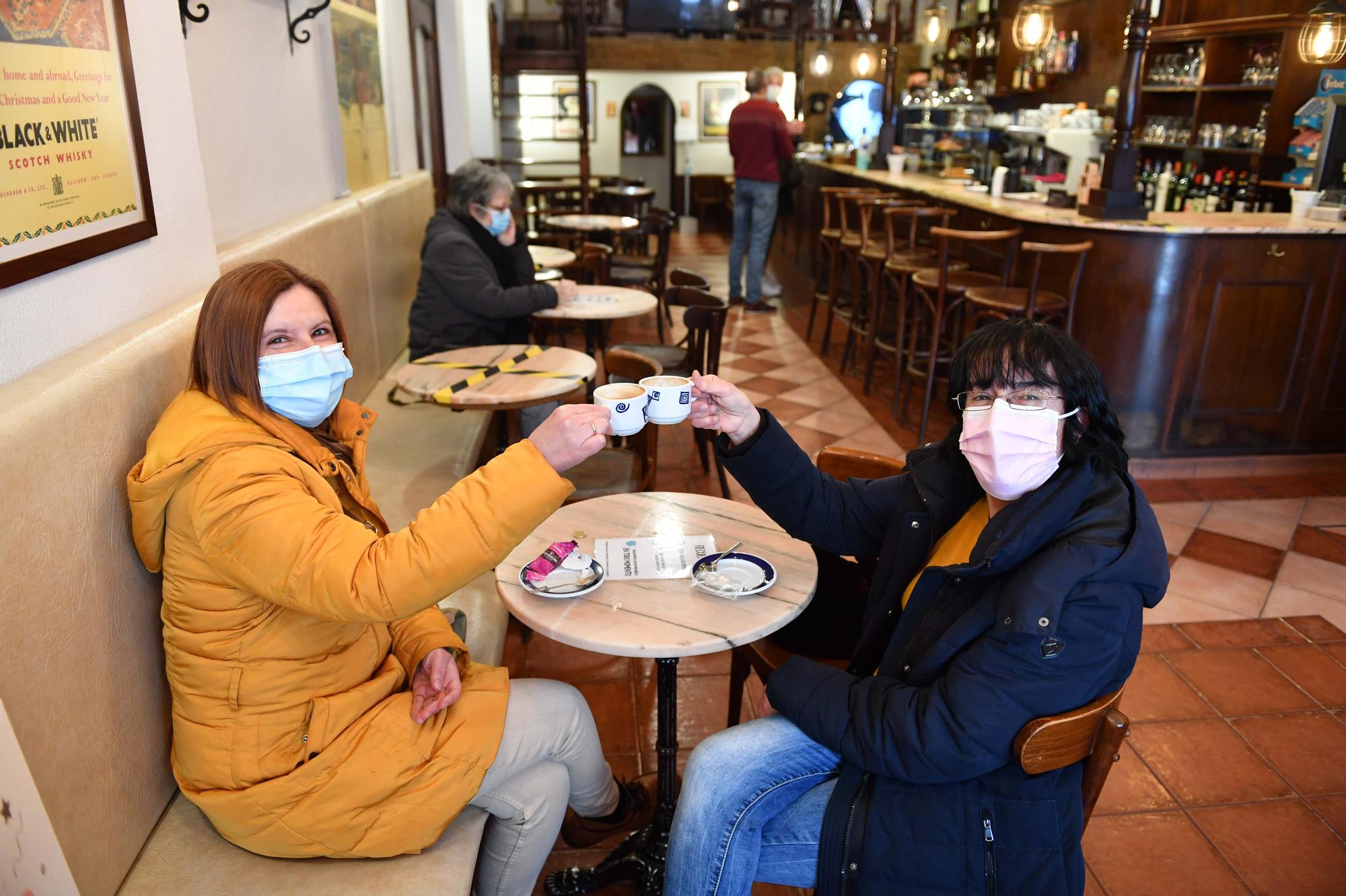 La hostelería coruñesa reabre su interior hasta el 30% de aforo