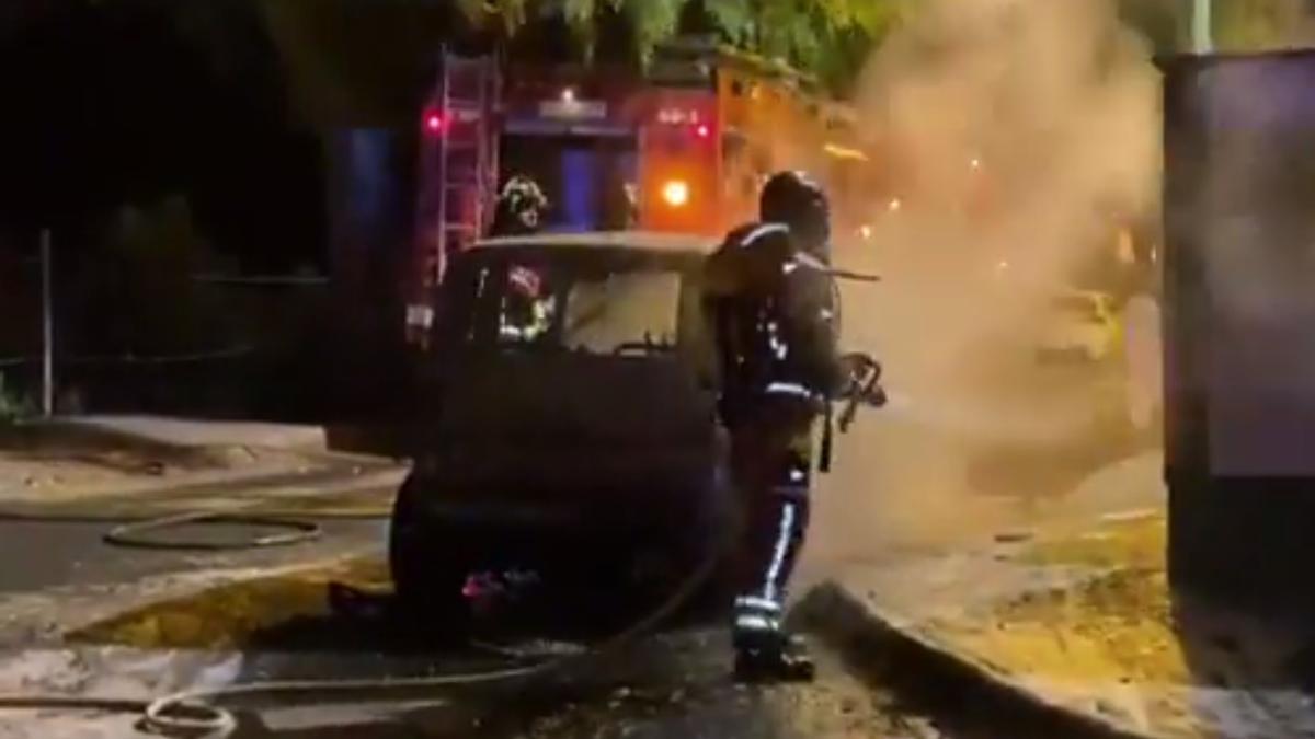 Arde un coche en Las Palmas de Gran Canaria