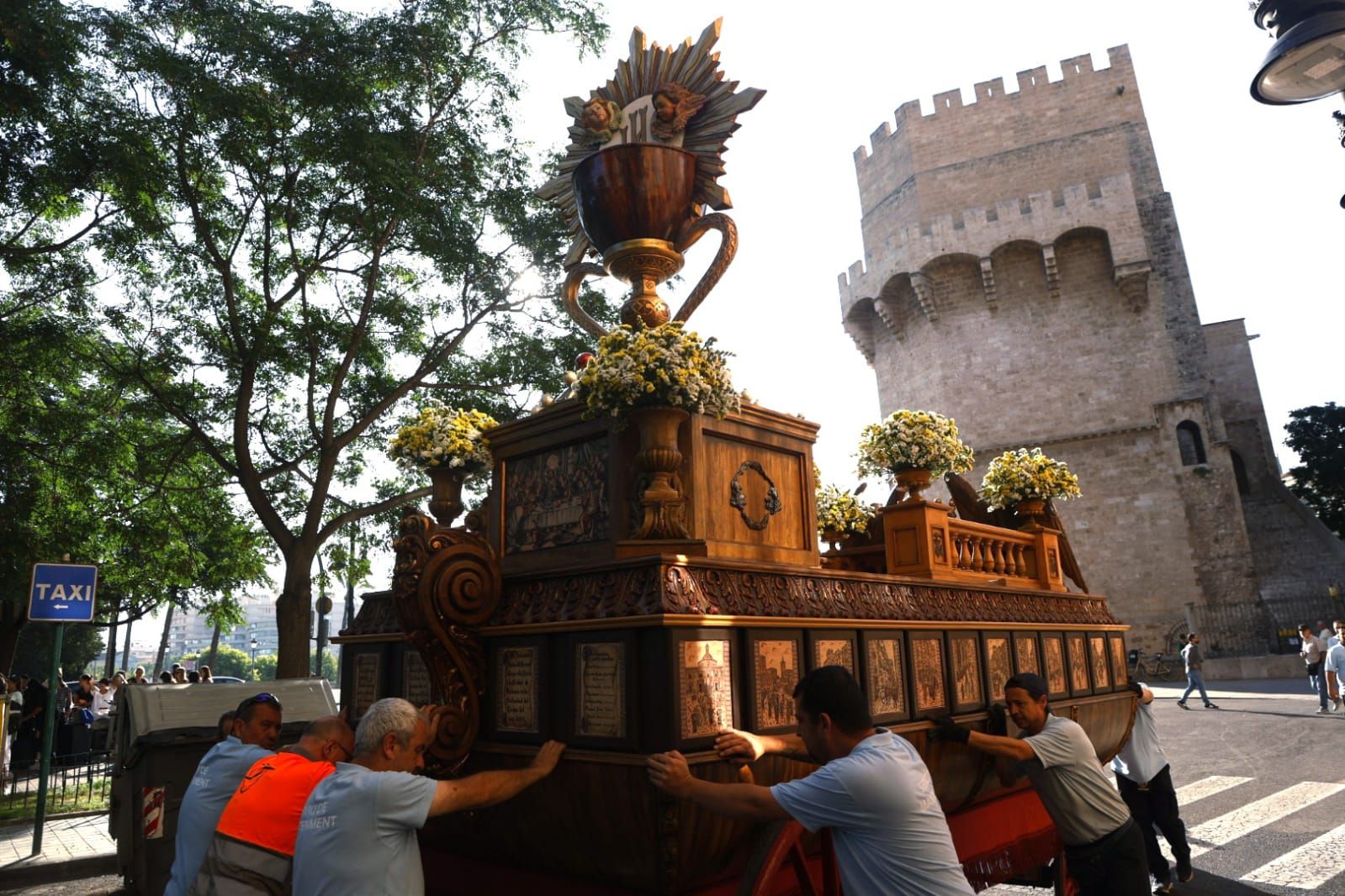 El Corpus empieza con la salida de las dos Rocas autorizadas