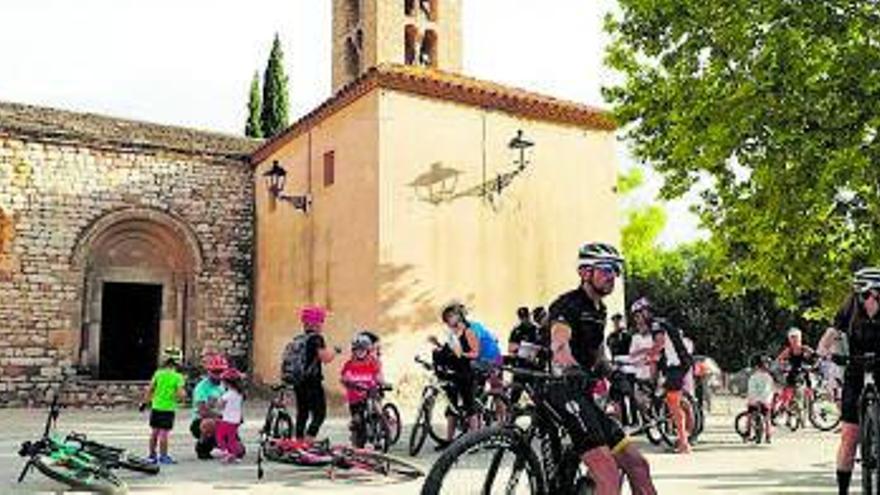 La pedalada familiar pels carrers d’Abrera reuneix una cinquantena de participants  | AJUNTAMENT D’ABRERA