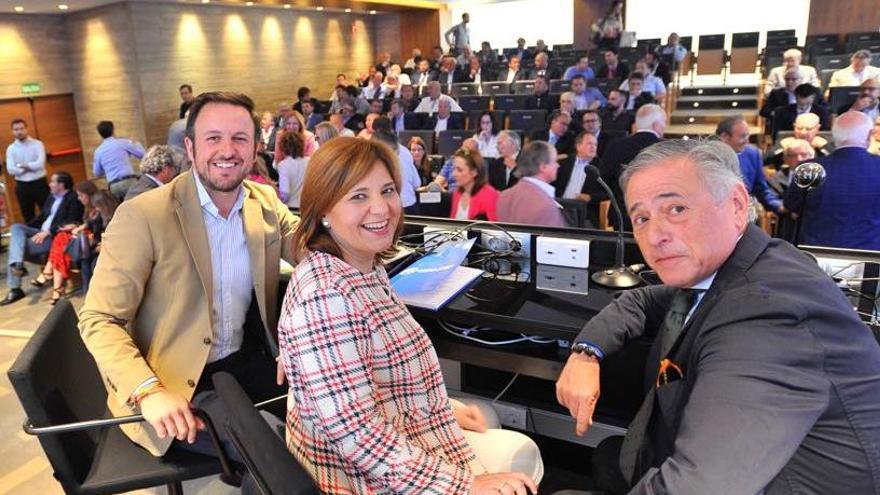 Isabel Bonig con Pablo Ruz y José Salas.