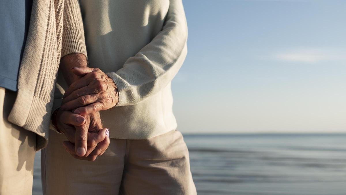 La Feria Nacional de Novela Romántica de Benicàssim reivindica este año que el amor no tiene edad en su acto inaugural.