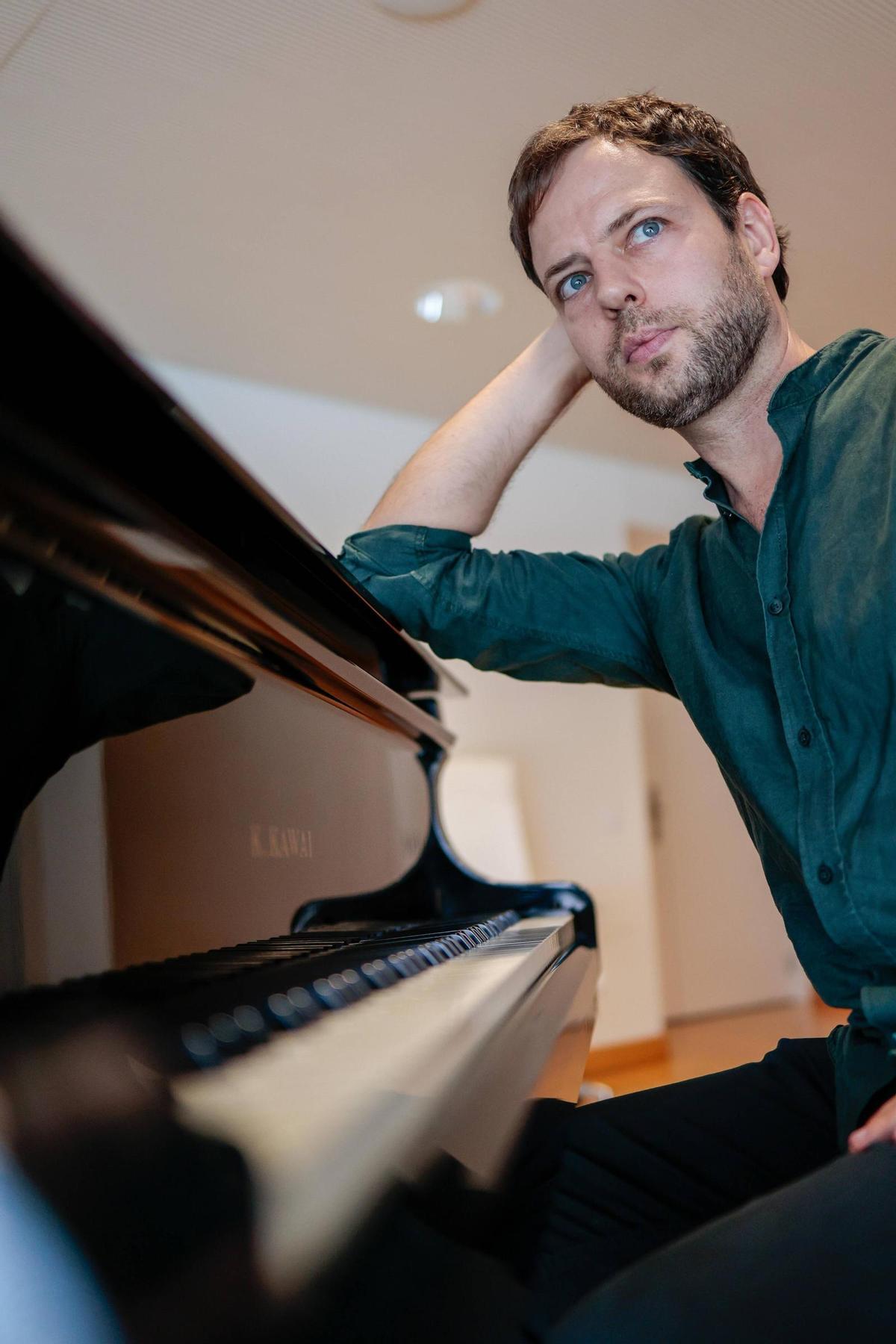 Valencia VLC entrevista al compositor valenciano Francisco Coll autor de la adaptación del Tonto del Pueblo que se representa en Les Arts