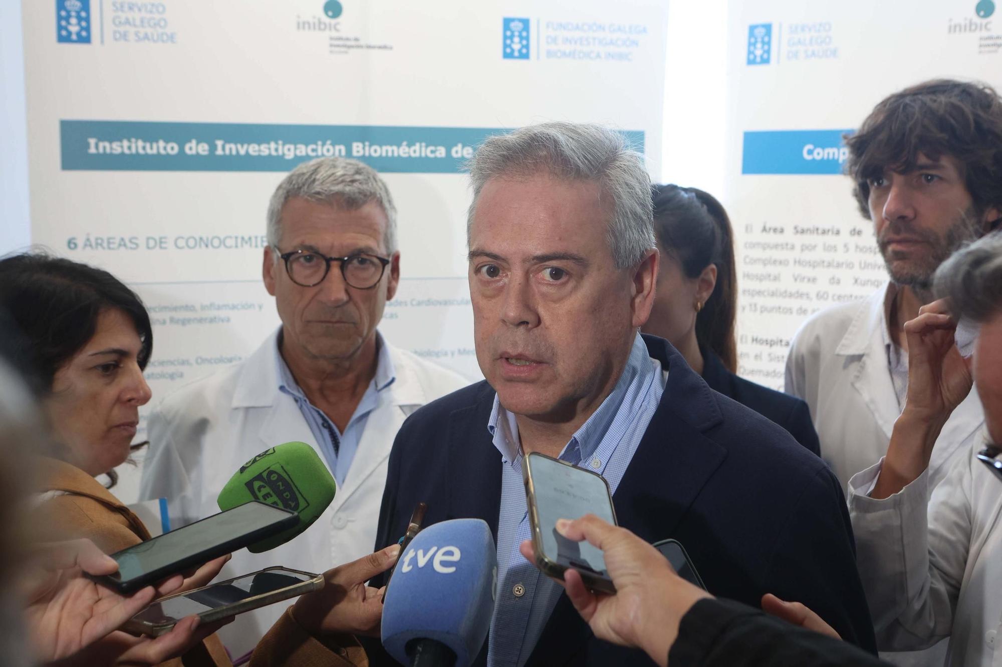 El conselleiro de Sanidade visita el Instituto de Investigación Biomédica de A Coruña