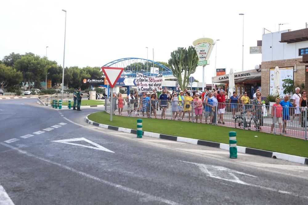 Manifestación en Orihuela Costa por su abandono