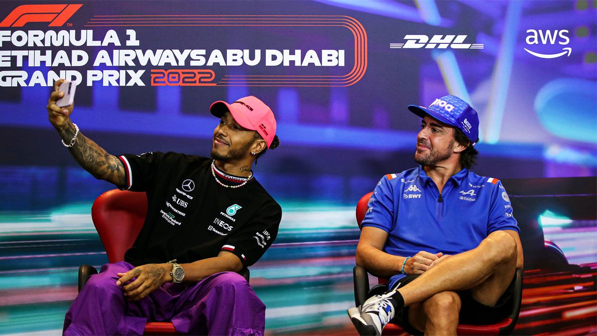 Alonso y Hamilton, durante su rueda de prensa en Abu Dhabi