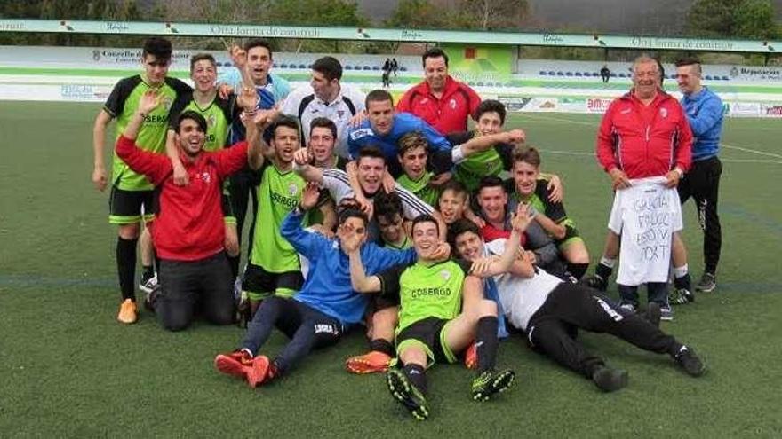 Los jugadores del Caldas celebraron el título de liga. // FdV