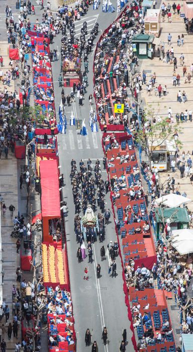 Las calles de Alicante se llenan de fieles en las procesiones del Domingo de Ramos