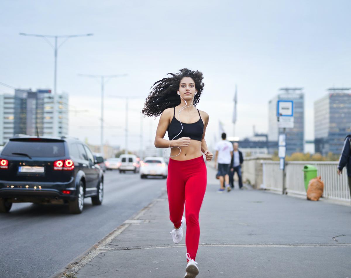 Lo que la ropa de deporte puede hacerle a tu salud (si no te la quitas tras  entrenar) 