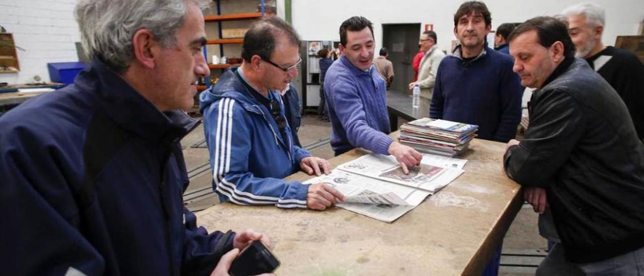 Jero Fernández, Fabián Jiménez, Froilán Viña, Guillermo González, Manuel Lara y José Luis Miranda, ayer, durante el encierro.