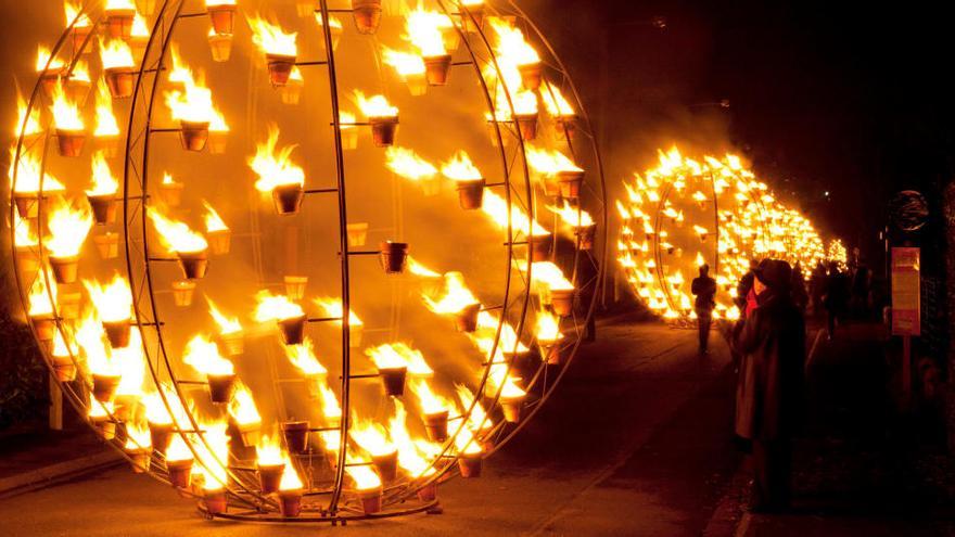 &#039;La cerimònia del foc&#039;, espectacle inaugural de l&#039;edició 2015 de la companyia Carabosse, és el que més públic ha portat al festival