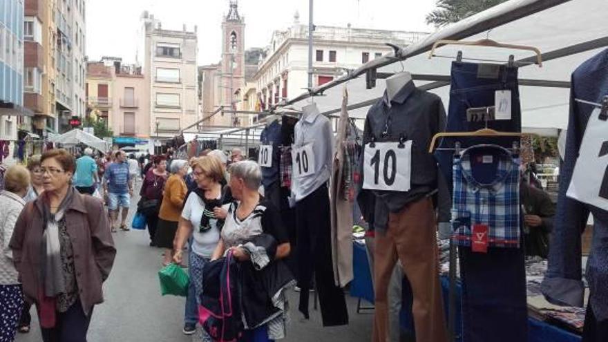 Vistas del mercado exterior de Sagunto.