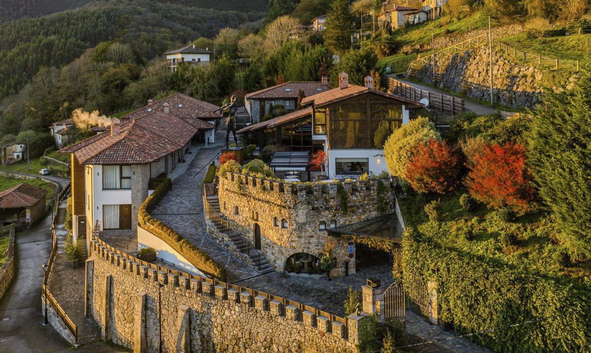 Diez años de Puebloastur, el cinco estrellas escondido en el Sueve que entró en la lista Forbes