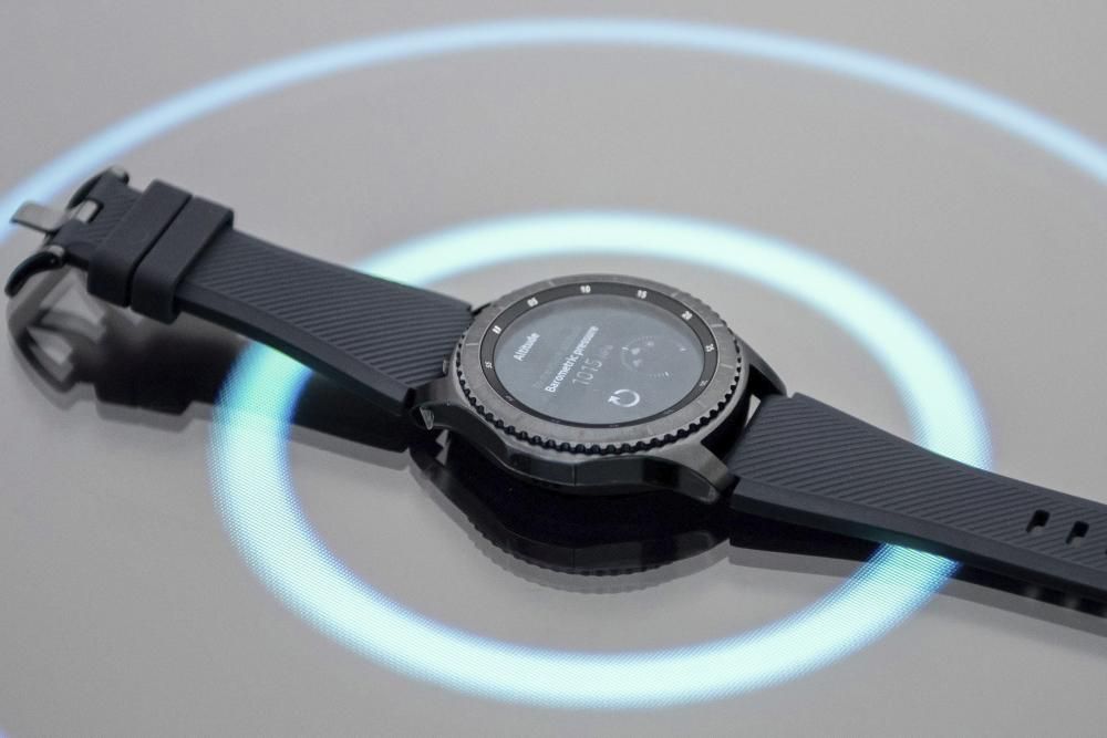 La tecnológica coreana Samsung presentó hoy en Berlín su nuevo reloj inteligente, el Gear S3, circular y en acero.