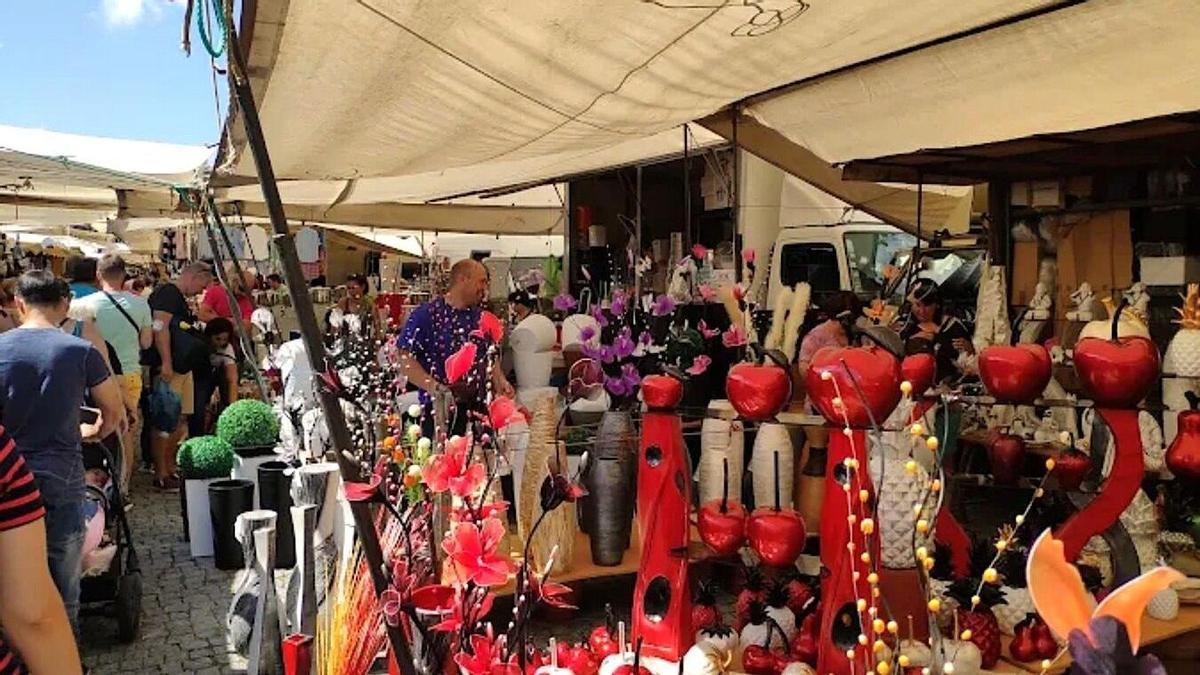 Este mercadillo en la frontera de Galicia con Portugal está repleto de artículos de decoración, ropa y vajilla de diseño.