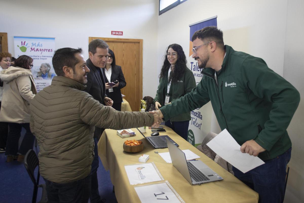 Todas las fotos del "maratón" de entrevistas laborales celebrado en Xàtiva