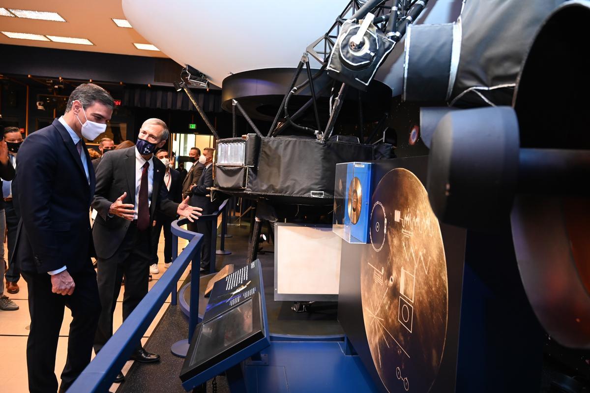 El presidente del Gobierno, Pedro Sánchez, durante su visita a las instalaciones del JPL de la NASA, en Pasadena, California, este 22 de julio.