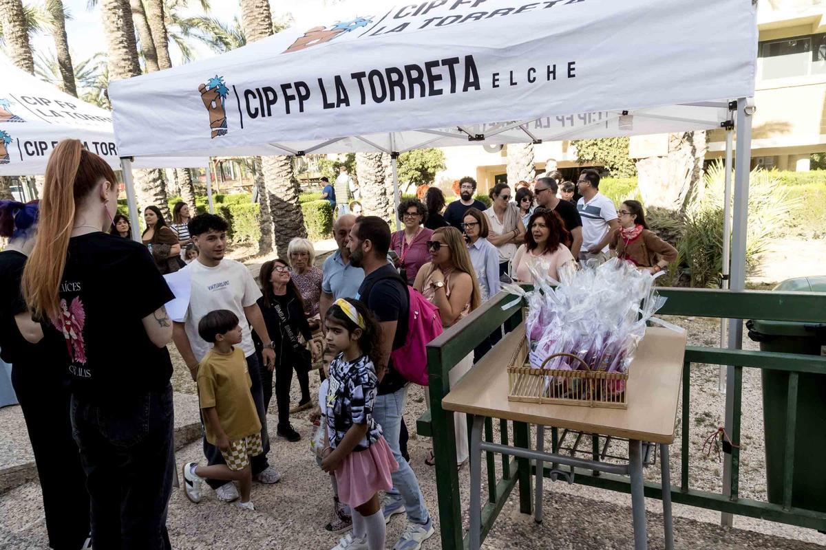 Elche rompe prejuicios: un FP de peluquería impulsa a un joven a cumplir su sueño drag a través de teatro Elche rompe prejuicios: un FP de peluquería impulsa a un joven a cumplir su sueño drag a través de teatro