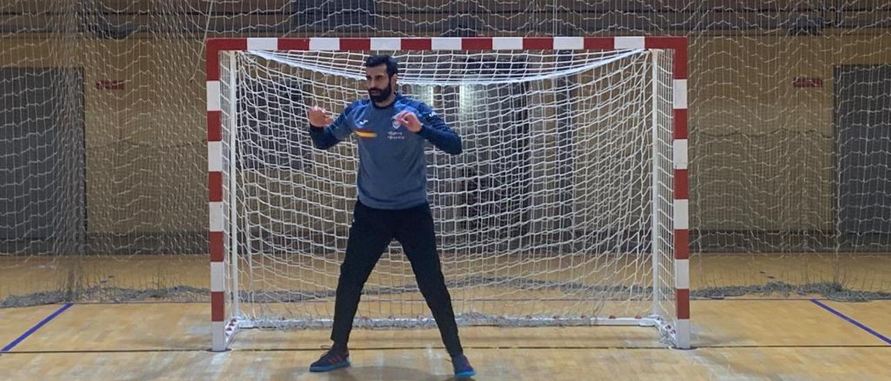 Rodrigo Corrales en el entrenamiento de ayer con la selección española de balonmano, Los Hispanos, en Valencia.