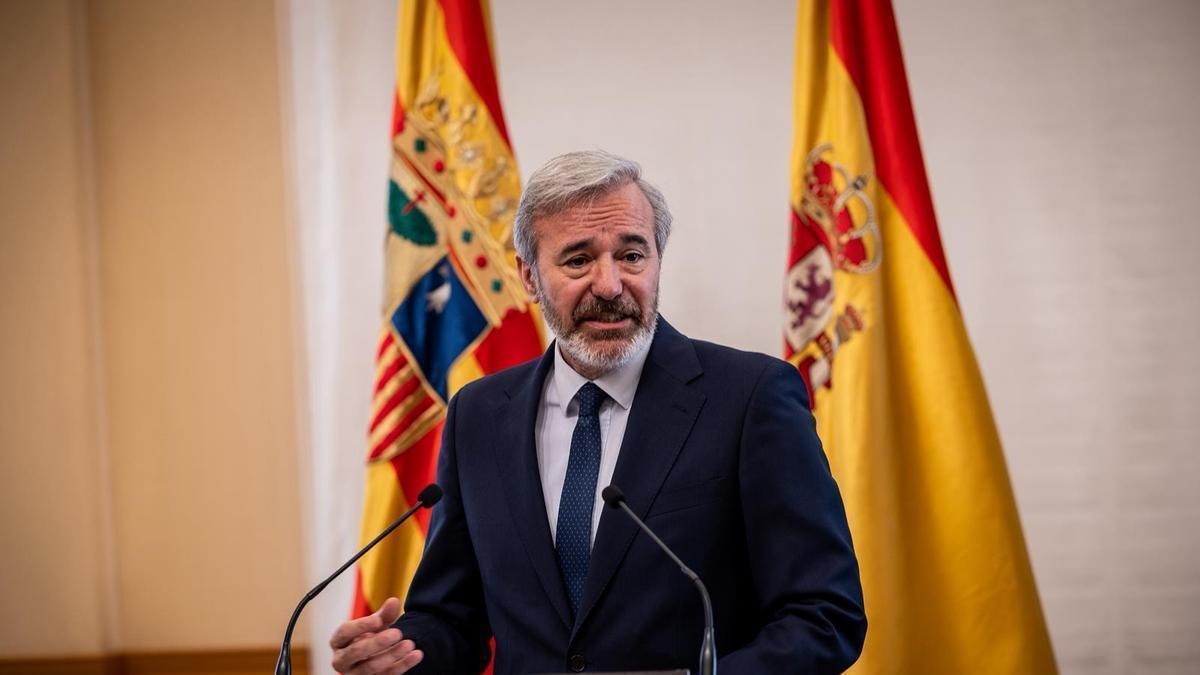 El presidente en funciones del Gobierno de Aragón, Jorge Azcón, este miércoles en rueda de prensa.