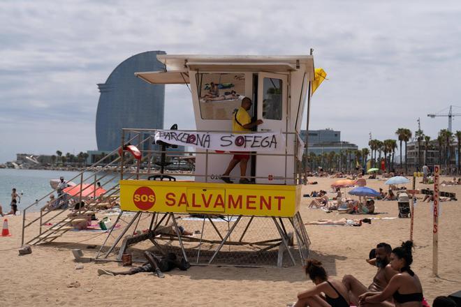 Los socorristas de Barcelona empiezan la temporada alta tras el acuerdo con el ayuntamiento y avisan de que vigilarán su cumplimiento
