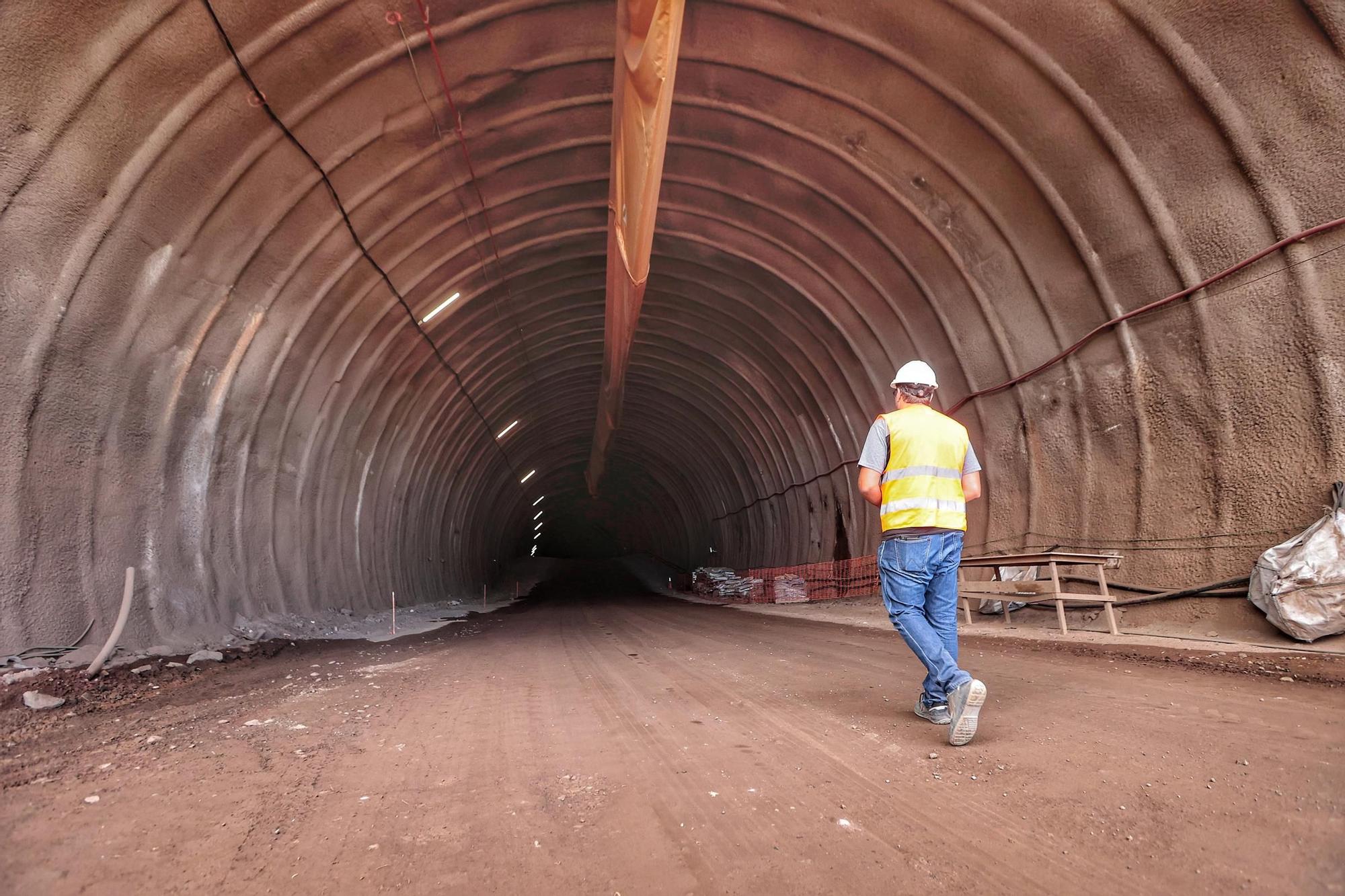 Visita al túnel de Erjos