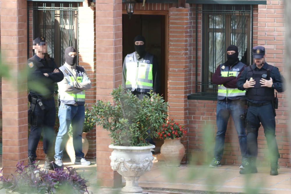 La Policía registra la casa del supuesto yihadista detenido en Cocentaina