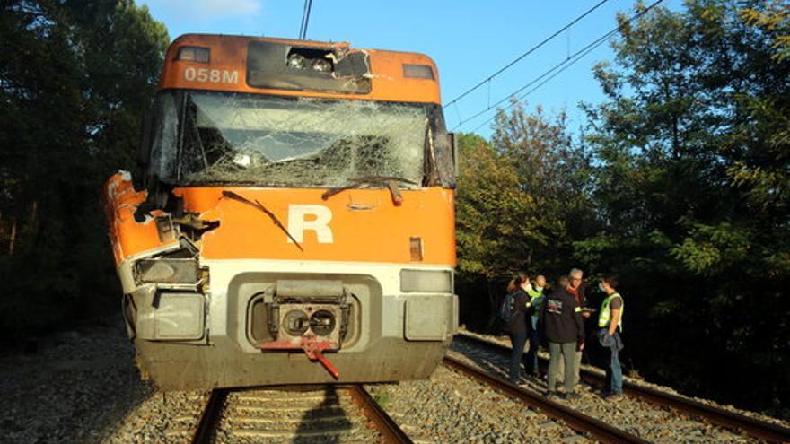 Pla general del tren accidentat a Sils